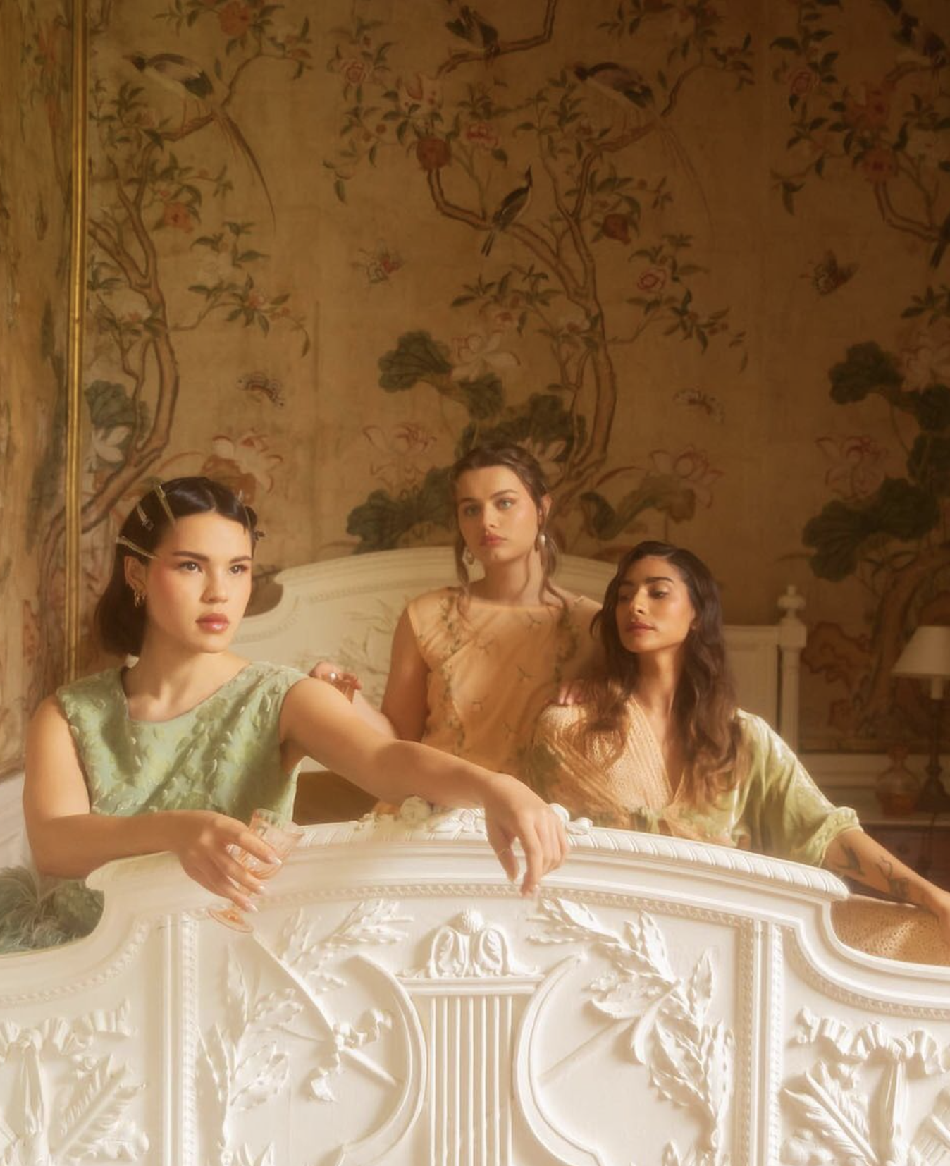 Trois femmes dans un manoir