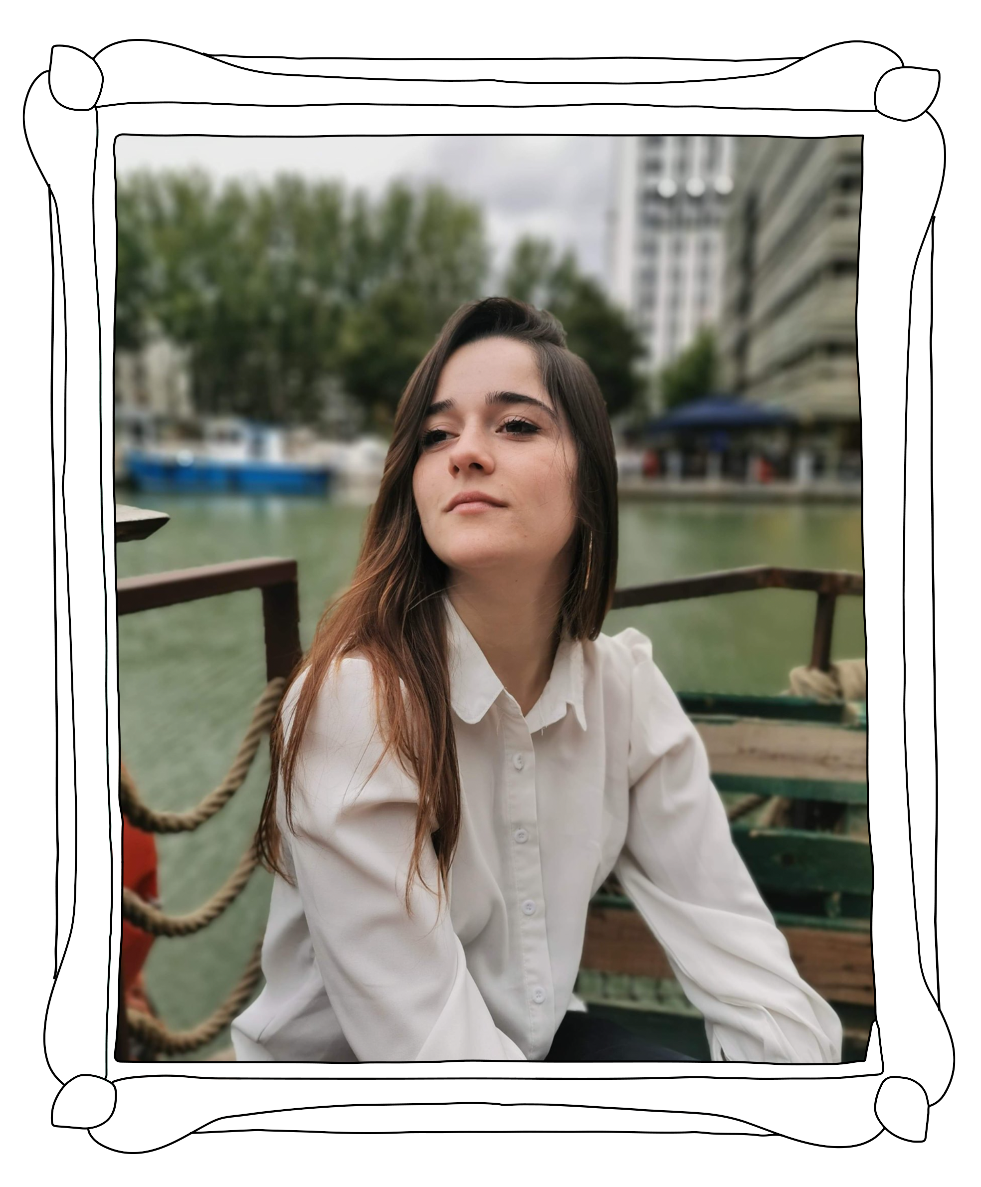 portrait de l'artiste textile alexandra baini