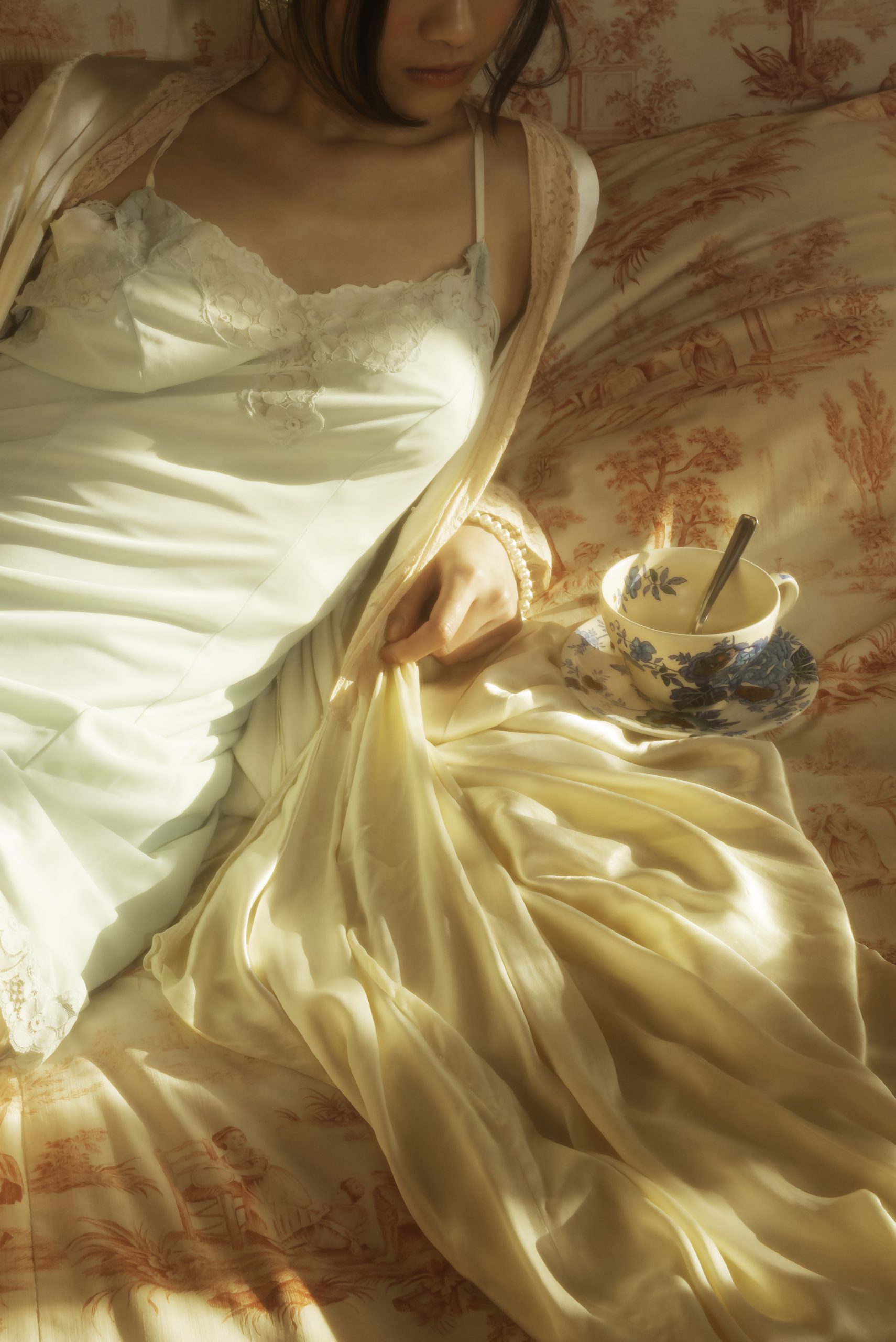 A Vintage Manifest, « Satin Sunrise »